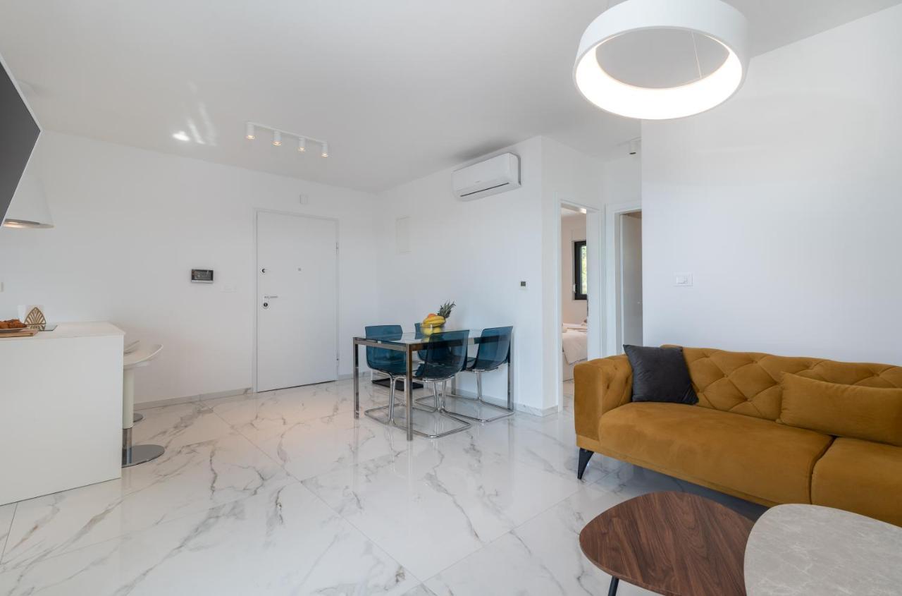 Lavender Tree - Luxury Apartments トロギール エクステリア 写真